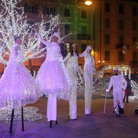 Parata Natalizia - Vie del centro cittadino, Diano Marina (IM) - Luci Itineranti
Parata Natalizia dalle 16.30 per le Vie del centro cittadino
Lo spettacolo luminoso “Luci itineranti” è una magica sfilata per le vi...