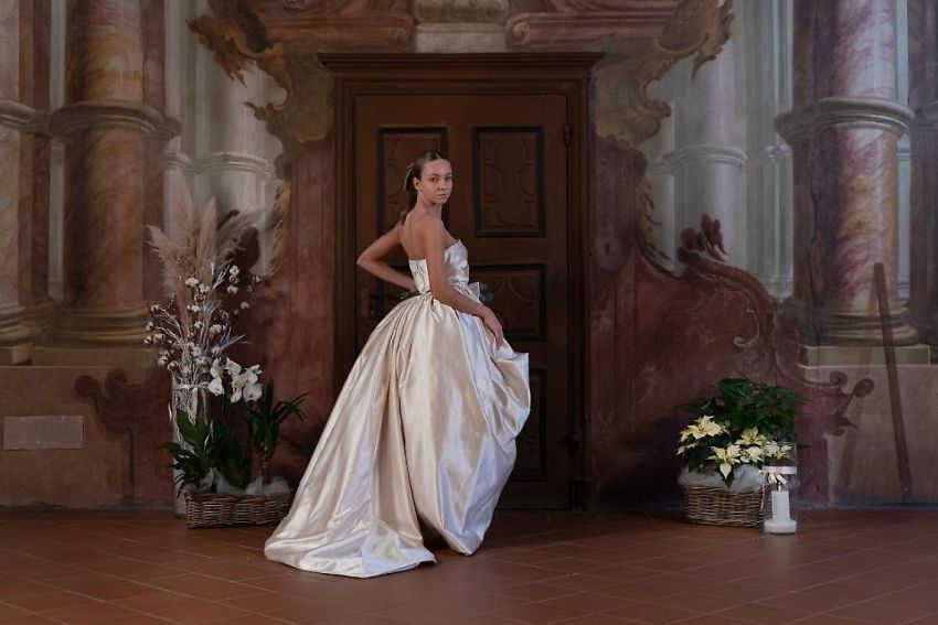 VOWS - Museo della Ceramica - Mondovì, Mondovì (CN) - Il Museo della Ceramica apre le porte a un evento capace di incantare: “VOWS - Promesse”, un’installazione che porta in scena gli abiti da sposa firma...