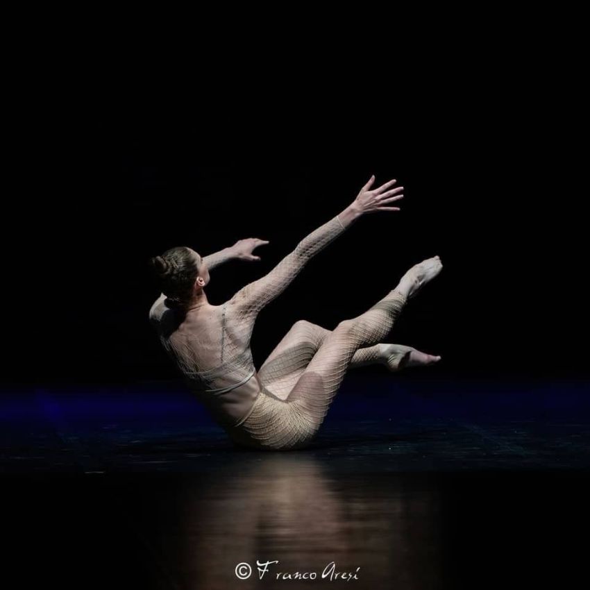 M’illumino d’immenso - Teatro Toselli, Cuneo (CN) - M’illumino d’immenso è uno dei versi più̀ conosciuti dell’ermetismo e di Ungaretti. Lo spettacolo è la raccolta quasi antologica di frammenti coreog...