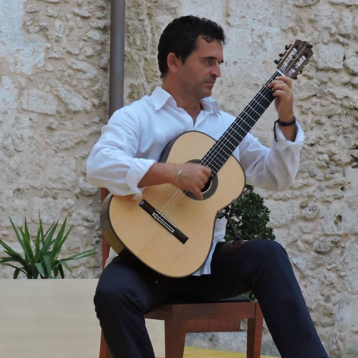 PASSIONE SPAGNOLA: Capolavori per Chitarra, Antonio Molfetta - Università Pontificia Salesiana, Piazza dell'Ateneo Salesiano 1 Roma, RM 00139 Italy, Roma (RM) - Un viaggio travolgente nella grande tradizione della chitarra. Antonio Molfetta interpreta capolavori di Tárrega, Albéniz, Turina e Rodrigo accanto a...
