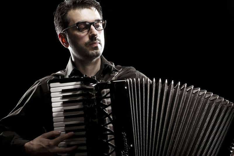 Accordéon - Fondazione Casa Delfino, Cuneo (CN) - Il quintetto d’archi dell’orchestra sinfonica cuneese si esibirà con il fisarmonicista Ezio Ghibaudo proponendo al pubblico un vivace programma con mu...