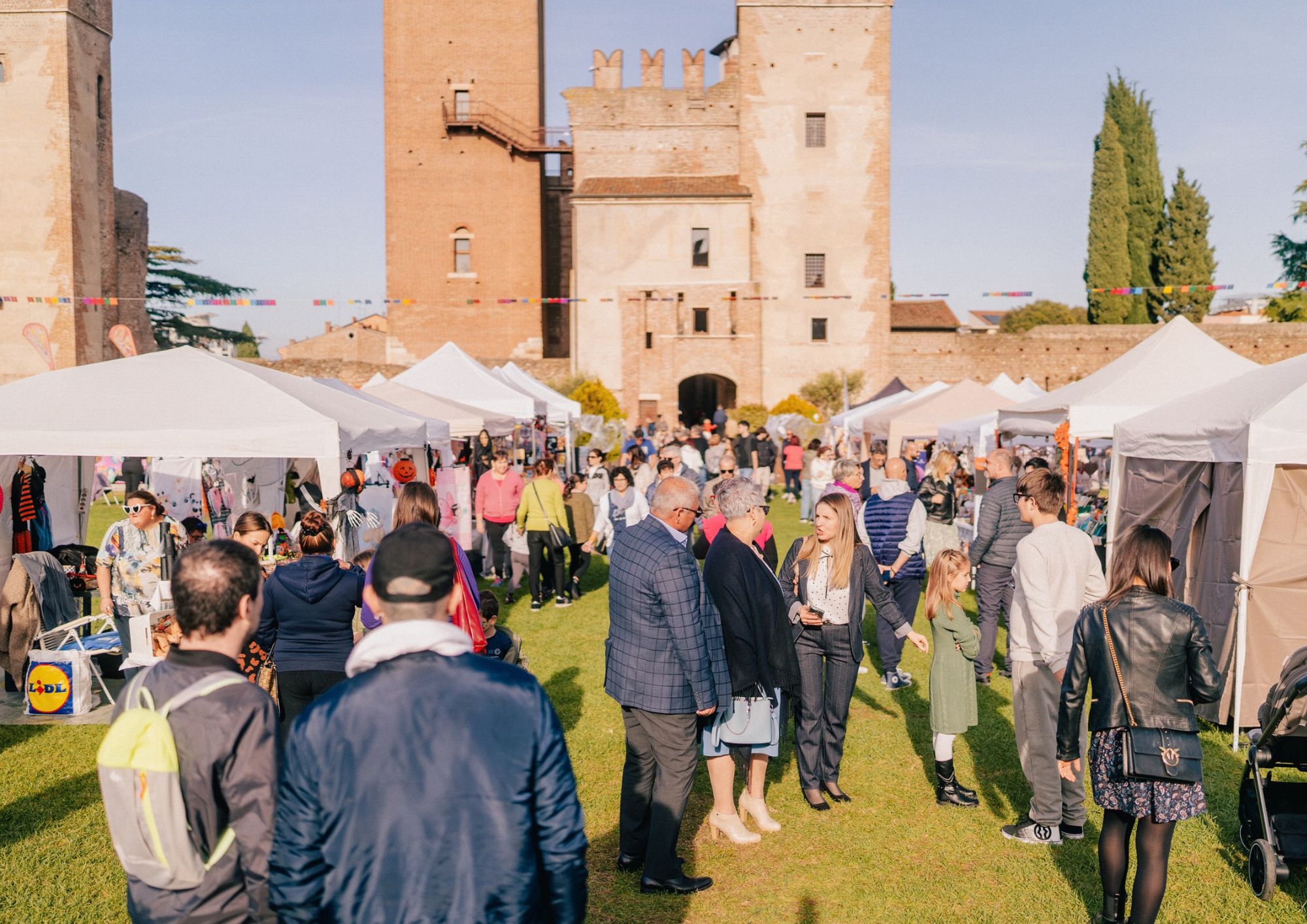 ZUCCALAND - Festival d'autunno - Castello Scaligero, Villafranca di Verona (VR) - Arriva a Villafranca di Verona la 4^ Edizione del 𝙁𝙚𝙨𝙩𝙞𝙫𝙖𝙡 𝘿'𝘼𝙪𝙩𝙪𝙣𝙣𝙤, pronto a far divertire grandi e piccini.
 𝙕𝙐𝘾𝘾𝘼𝙇𝘼𝙉𝘿  𝟮𝟰 - 𝟮𝟱 𝙊𝙩𝙩𝙤𝙗𝙧𝙚 - 𝟯𝟭 𝙊𝙩𝙩𝙤𝙗𝙧...