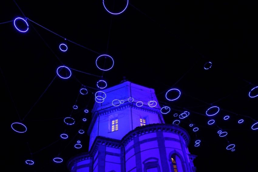 Luci d'Artista - Centro città, Torino (TO) - Luci d’Artista è un evento unico che illumina Torino dal 1998, trasformando la città in un magico museo a cielo aperto. Grazie a spettacolari installa...