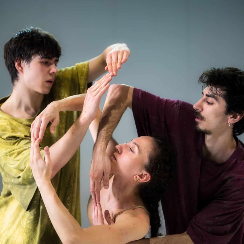 Bromantica + Il gioco del mondo - Teatro Toselli, Cuneo (CN) - Bromantica | ContART / DANCEHAUSpiùOggi che l’ombra della guerra si avverte come un’eco, manifestandosi nell’egemonia del caos e della discordia, il c...