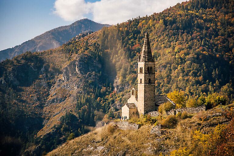 ATMOSFERE MUSICALI - Stroppo, Stroppo (CN) - Ad Elva la suggestiva Chiesa di San Peyre ospiterà per tutta l'estate una serie di aperture speciali accompagnate da momenti musicali dal vivo, offren...