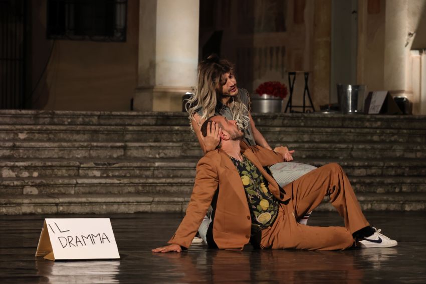 Sogno - Teatro Toselli, Via Teatro Giovanni Toselli, 9, 12100 Cuneo CN, Italia, Cuneo (CN) - Lo spettacolo è liberamente tratto da “Sogno di una notte di mezza estate”, primo capolavoro comico di W.Shakespeare, la più magica delle sue commedie...