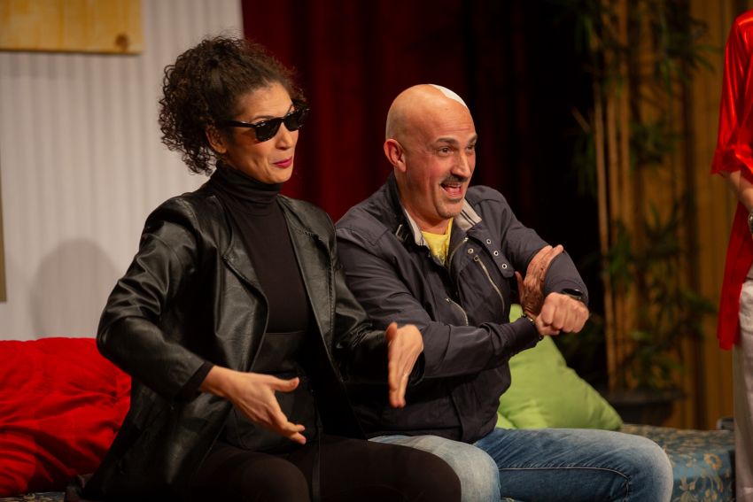 Spettacolo teatrale TAXI PER 2 - Teatro San Lorenzo di Giaveno, Giaveno (TO) - 🚕 𝗧𝗔𝗫𝗜 𝗣𝗘𝗥 𝟮 – 𝘂𝗻𝗮 𝗰𝗼𝗺𝗺𝗲𝗱𝗶𝗮 𝘁𝘂𝘁𝘁𝗮 𝗱𝗮 𝗿𝗶𝗱𝗲𝗿𝗲 😜
 venerdì 27 marzo al Teatro San Lorenzo di Giaveno‼️
Il tassista Hernando Garcia conduce una doppia vi...