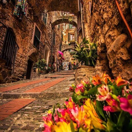 Carugi in Fiore - Centro citta', Dolceacqua (IM) - Carugi in Fiore
Sabato 25 e Domenica 26 Aprile 2026
Torna uno degli eventi più attesi dell’anno.
Non mancheranno, mercatini, musica, presentazioni...