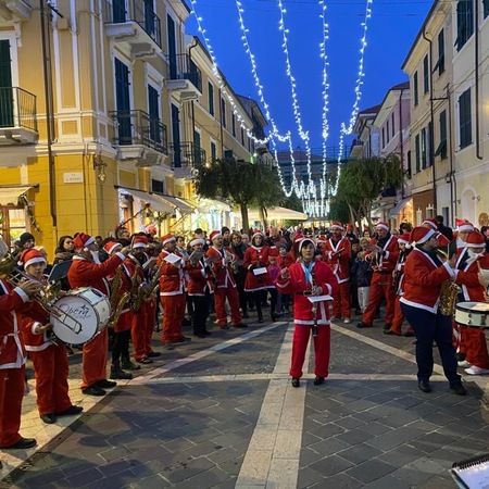 Sfilata itinerante musicale di Babbo Natale - Vie del centro cittadino, Diano Marina (IM) - Sabato 27 Dicembre 2025 dalle 16,00 per le Vie del centro cittadino
Sfilata itinerante musicale di Babbo Natale
A cura della Banda Musicale Città di...