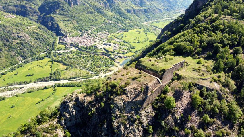 SENTINELLE DI PIETRA – Memoria e futuro delle fortificazioni alpine cuneesi – Convegno - Salone d’onore del Municipio, Cuneo (CN) - Tra le montagne delle valli cuneesi si ergono imponenti fortificazioni che per secoli hanno vegliato sui confini e sulle comunità alpine. Queste “sent...