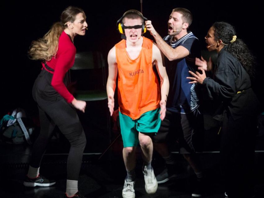 LIBERATUTTI - SOMS, Racconigi (CN) - Venerdì 20 febbraio, alle ore 21.00, nell'ambito della rassegna Raccordi del Progetto Cantoregi, sul palco della SOMS di Racconigi andrà in scena lo s...