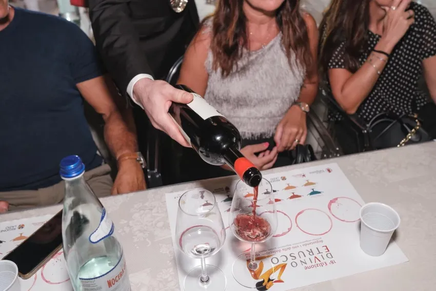 DiVino Etrusco a Tarquinia - Centro città, Tarquinia (VT) - Un'esperienza unica che celebra la cultura etrusca e l'eccellenza del Vino: è questo il cuore del DiVino Etrusco, che si terrà da giovedì 21 a domenic...