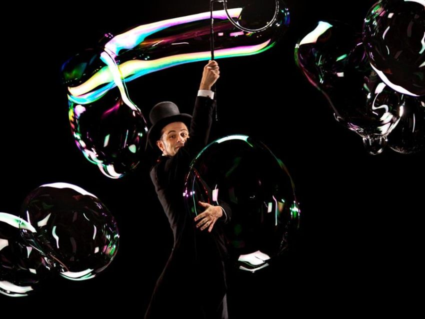 OUVERTURE DES SAPONETTES - Sala Don Giraudo (piazza San Francesco 3), Bene Vagienna (CN) - “A teatro il futuro si vede prima”: questo il titolo della prima stagione teatrale del Comune di Bene Vagienna, curata da Mulino ad Arte. Gran finale...