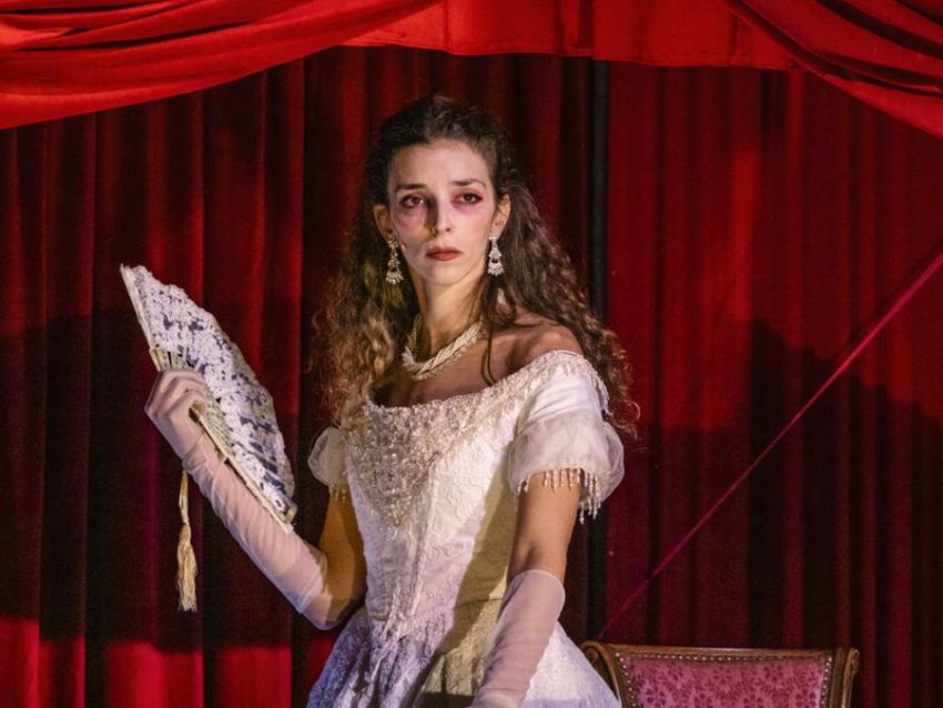 LA SIGNORA DELLE CAMELIE - Cinema Teatro Magda Olivero, Saluzzo (CN) - Mercoledì 18 marzo, alle ore 21.00, presso il Cinema Teatro Magda Olivero di Saluzzo andrà in scena lo spettacolo teatrale audiodescritto "La Signora...