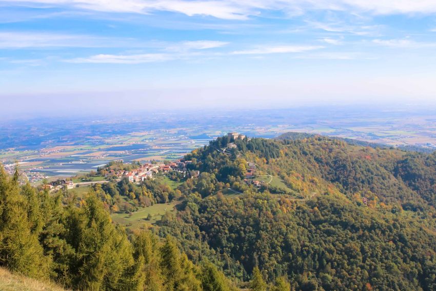 ESCURSIONI LE BORGATE NARRANO - Borgate in cammino - Montemale di Cuneo, Montemale di Cuneo (CN) - 
 𝗕𝗼𝗿𝗴𝗮𝘁𝗲 𝗶𝗻 𝗰𝗮𝗺𝗺𝗶𝗻𝗼
𝘓𝘦 𝘣𝘰𝘳𝘨𝘢𝘵𝘦 𝘯𝘢𝘳𝘳𝘢𝘯𝘰
 


 Domenica 27 settembre 2026
 



L'escursione accompagnata dalle guide di EmotionAlp partirà dal centro di...