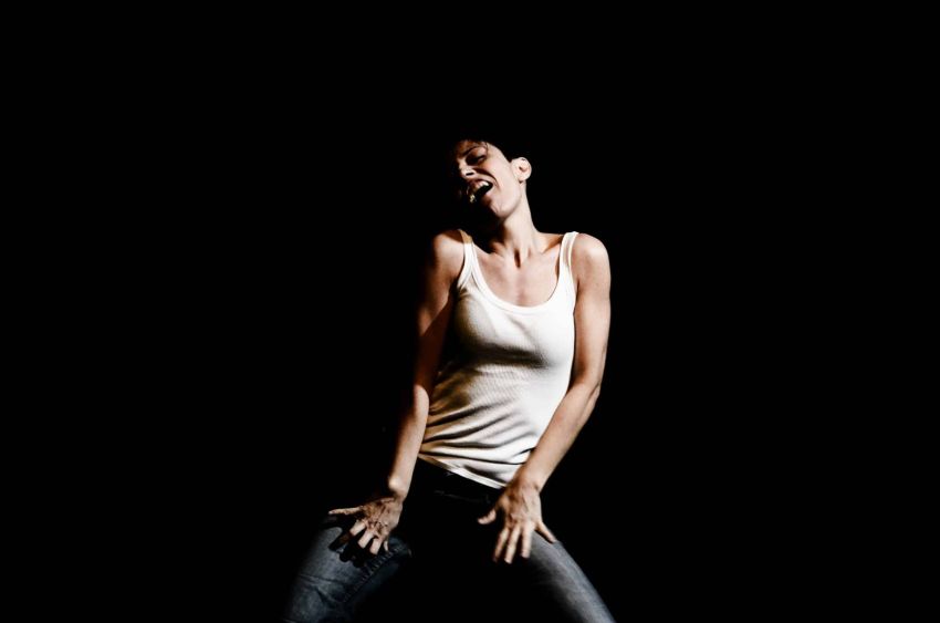 DIECI – Teatro Nazionale di Genova - Cortile Officina Santachiara - Via Cacciatori delle Alpi, 4 Cuneo, Cuneo (CN) - “Dieci” è uno spettacolo teatrale in cui dieci personaggi, attraverso dieci monologhi, si raccontano. Dieci vite narrate da dieci voci diverse disegna...