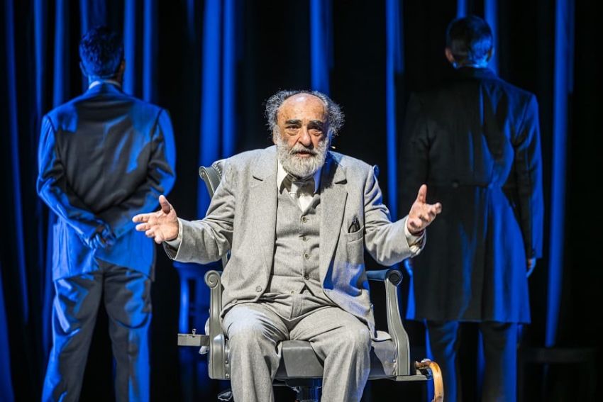 LA COSCIENZA DI ZENO - Teatro Toselli, Cuneo (CN) - di Italo Svevocon Alessandro Habere con Alberto Fasoli, Valentina Violo, Stefano Scandaletti, Ester Galazzi, Emanuele Fortunati, Francesco Godina, Mer...