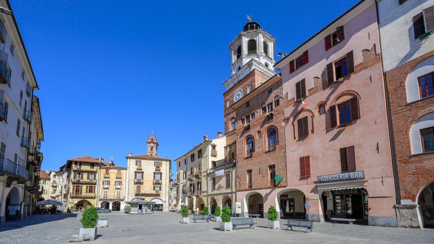 NEVER ENDING WEEKENDS - Parco Graneris - Savigliano, Savigliano (CN) - Per tutto il mese di luglio il Parco Graneris ospita i Never Ending Weekends: un calendario di attività wellness, sport, aperitivi e musica, che negli...