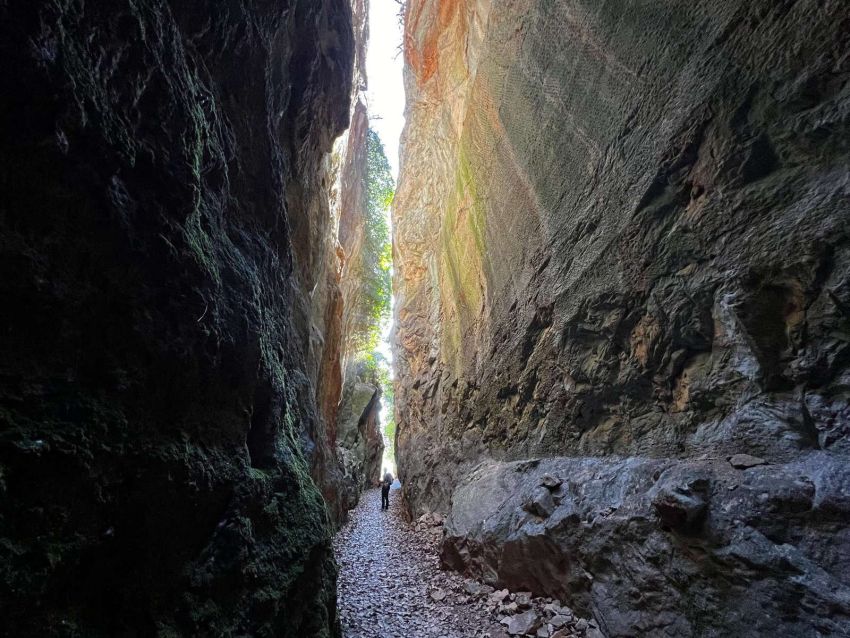 ESCURSIONE ALLE CAVE - Busca, Busca (CN) - Domenica 14 giugno, alle 9.30 o alle 15, sarà possibile visitare le cave di alabastro, un fenomeno geologico composto da 5 canyon sulla collina di Bus...