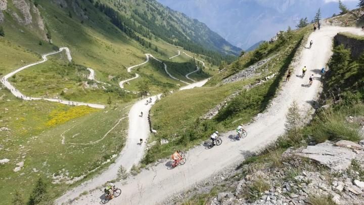 Strade Bianche della Via Lattea - Piazza Fraiteve, Sestriere (TO) - Il grande ciclismo ti aspetta a Sestriere !Sabato 5 Luglio e Domenica 6 Luglio a Sestriere ti aspettiamo per un super weekend di ciclismo totalmente i...