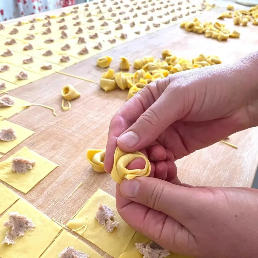 Festa del Cappelletto d'Autunno - Frazione Vigarano Pieve, Vigarano Mainarda (FE) - A Vigarano Pieve si svolge l'unica Sagra gastronomica dedicata al cappelletto Ferrarese, la prelibata pasta ripiena sempre presente sulle tavole delle...