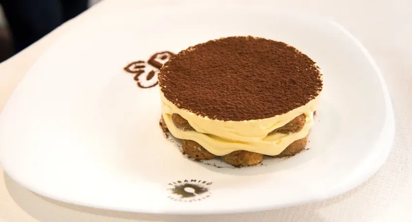 Tiramisù World Cup - Piazza della Borsa, Treviso (TV) - La Tiramisù World Cup compie 10 anni! Nata nel 2017 da una idea di Francesco Redi, la sfida più golosa dell'anno arriva alla cifra tonda con ancora pi...