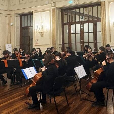 Orchestra Note Libere - Ex Chiesa Anglicana Via Regina Vittoria, 4, Bordighera (IM) - L'11 agosto alle ore 21.30, presso l'Ex Chiesa Anglicana, l'Orchestra Note Libere accompagna giovani solisti vincitori di concorsi nazionali e interna...
