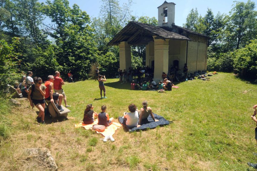 Tra leggende e musica d'Oc - Via Nazzari, 3, Pradleves (CN) - In collaborazione con Occit'Amo Festival, escursione gratuita sul Sentiero delle Leggende di Pradleves accompagnati da una guida EmotionAlp ed un suon...