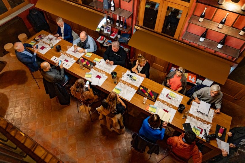 Dalle terre alte di Langa al calice -   Il tempo del legno: viaggio evolutivo del vino attraverso i sapori dell'affinamento in legno (cena didattica) - Reg. Cafra 172/B (presso Colombo Antonio e Figli — Società Agricola Semplice), Bubbio (AT) - Dalle terre alte di Langa al calice: Colombo inaugura un ciclo di eventi che celebrano l’anima autentica della Valle Bormida
Colombo apre le porte del...