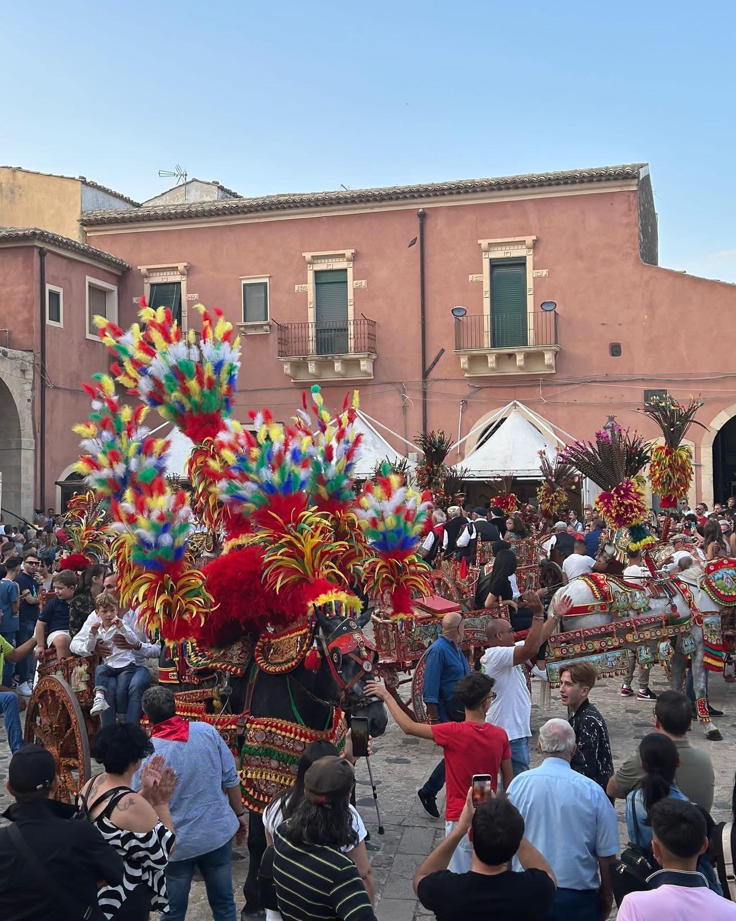 Sagra della Mostarda e del Ficodindia  - Atrio del Castello, Via Porta della Terra, Militello in Val di Catania (CT) - La Sagra della Mostarda e del Ficodindia: un’esplosione di gusto, tradizione e colori nel cuore della Sicilia!Nel paese natale di Pippo Baudo, ogni an...