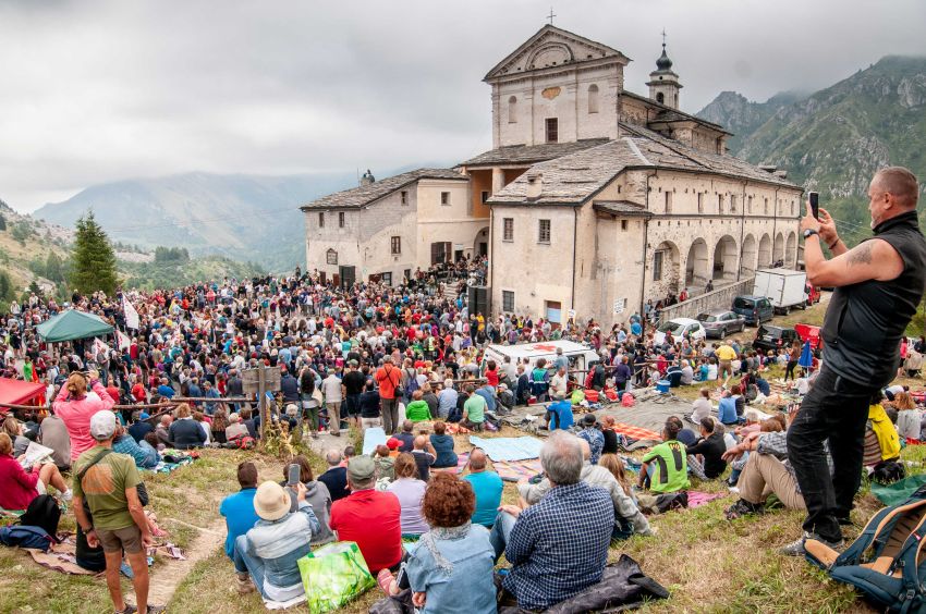 Ferragosto Occit'Amo - Campomolino, Castelmagno (CN) - Escursione gratuita sul Cammino di San Magno, accompagnati da una guida EmotionAlp ed un suonatore di strumenti tipici occitani in collaborazione con...