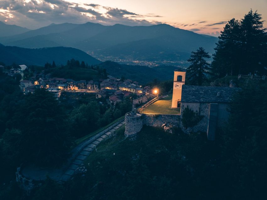 ESCURSIONI NOTTURNE CON LA MASCA - Le masche della Piatta - Montemale di Cuneo, Montemale di Cuneo (CN) - 
 𝗟𝗲 𝗺𝗮𝘀𝗰𝗵𝗲 𝗱𝗲𝗹𝗹𝗮 𝗣𝗶𝗮𝘁𝘁𝗮
𝘕𝘰𝘵𝘵𝘶𝘳𝘯𝘦 𝘤𝘰𝘯 𝘭𝘢 𝘮𝘢𝘴𝘤𝘢
Passeggiata al calar del buio, raccontando storie di creature leggendarie che prendono vita nel silenzi...