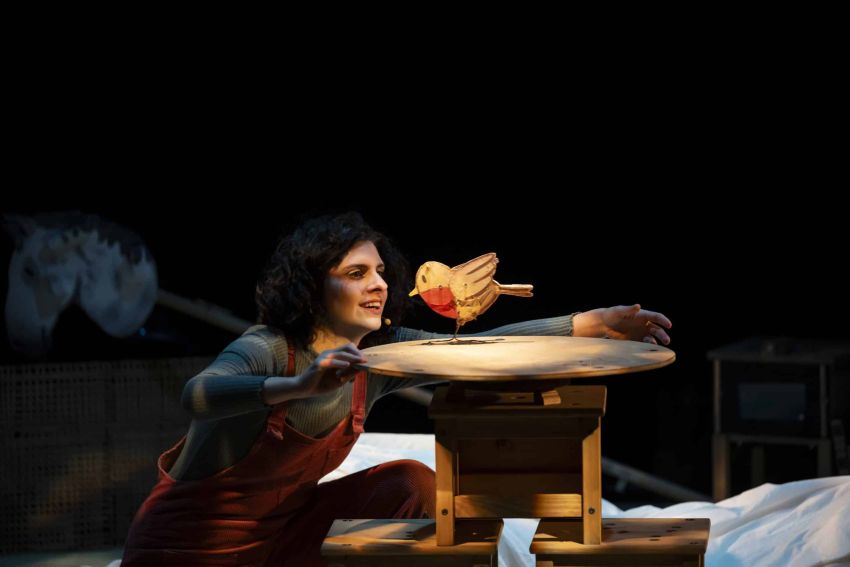 Il bosco delle storie (racconto di Natale) - Officina Santachiara (Ex chiesa di Santa Chiara), Cuneo (CN) - La cameretta di Lou, nei giorni di Natale, prende vita tra libri, cuscini e giochi, trasformandosi in un magico bosco invernale. Ogni anno Lou prepara...