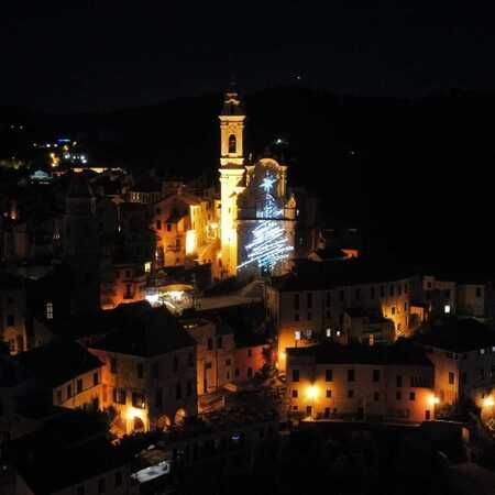 Atmosfere romantiche a Cervo - Centro citta', Cervo (IM) - Cervo si illumina d’amore: dal 6 febbraio nuove proiezioni e atmosfere romantiche nel borgo per celebrare San Valentino
Da venerdì 6 febbraio Cervo s...