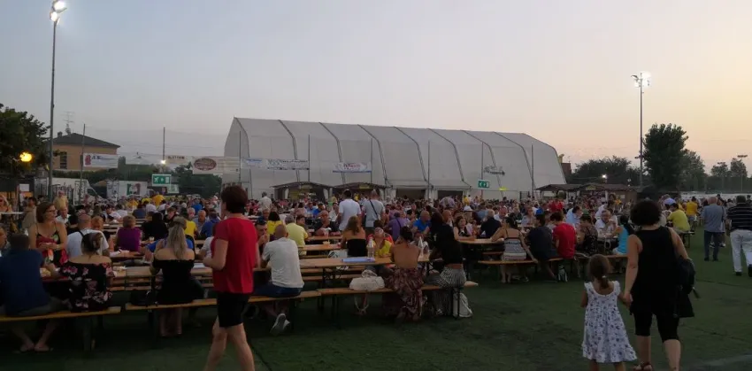 Festa del Vino a San Martino della Battaglia - San Martino della Battaglia, Desenzano del Garda (BS) - Nel mese di agosto a San Martino Della Battaglia, frazione di Desenzano Del Garda (BS), si svolge ogni anno la Festa del Vino. Enogastronomia, giochi...
